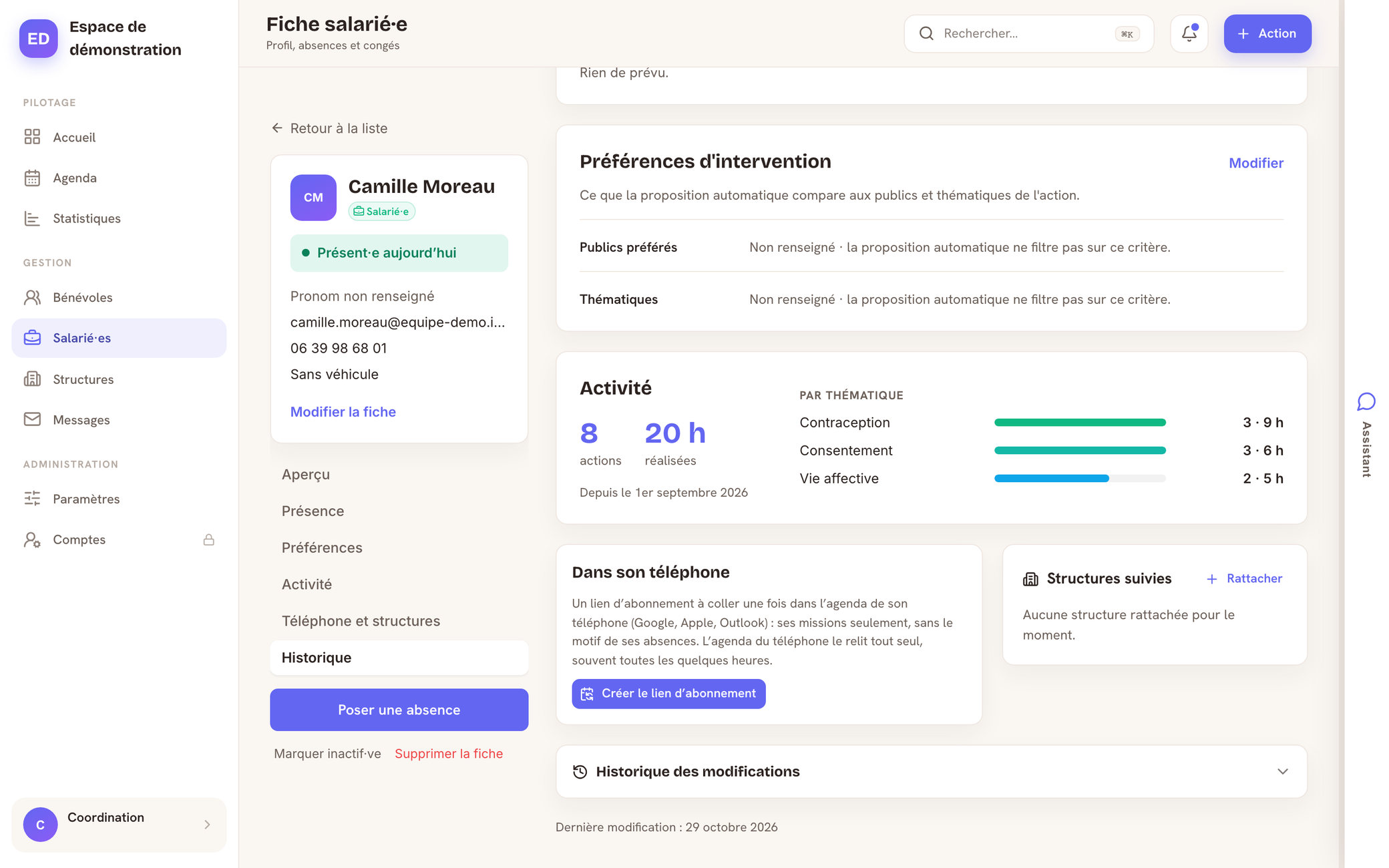 La fiche d’une salariée et sa carte « Dans son téléphone », avec le bouton « Créer le lien d’abonnement ».